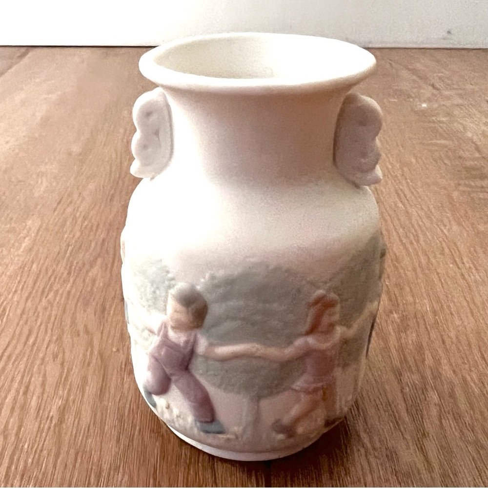 1984 LLADRO 5260 Children Playing Small Matte Bisque Vases By Jose Roig RETIRED